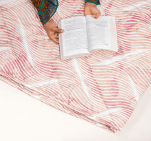 Load image into Gallery viewer, King Quilt – Making Waves - Sintillastore