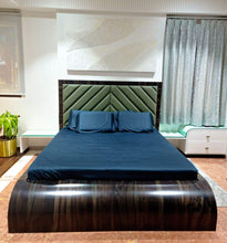 Load image into Gallery viewer, King Fitted Sheet + 4 Pillow Cases