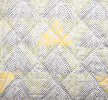 Load image into Gallery viewer, King Quilt – Yellow Gaza - Sintillastore
