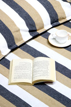 Load image into Gallery viewer, Bed spread - Stripes savvy
